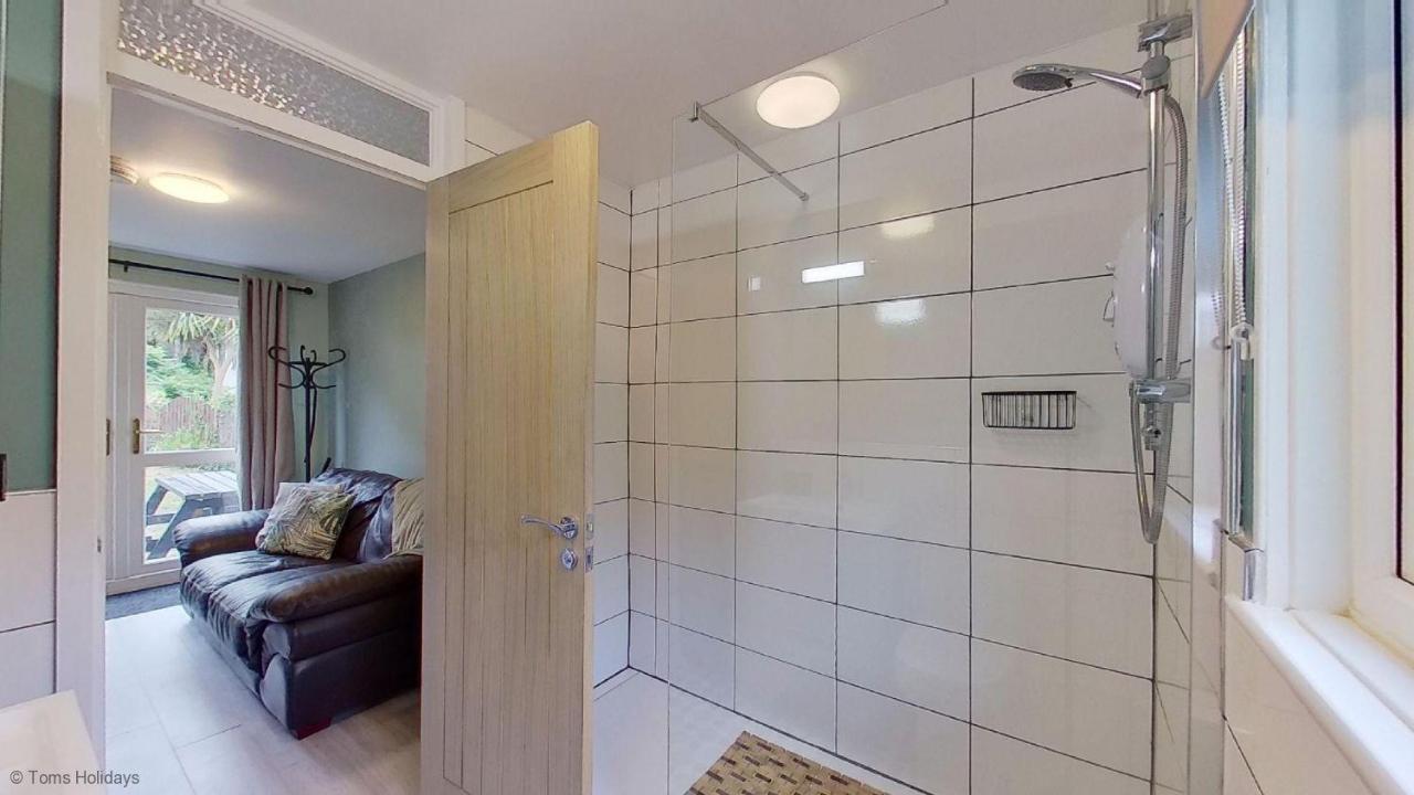 34 Strawberry Hill, Tolroy Manor *